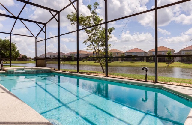 Rare Lake Front Pool, GameRoom, AC, WiFi, Self-Check-In