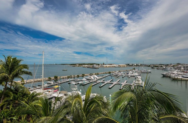 Rare Penthouse 2 bed/2bath additional King in loft