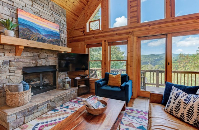 Raven Cliff - Mountain Views/7 Person Hot Tub