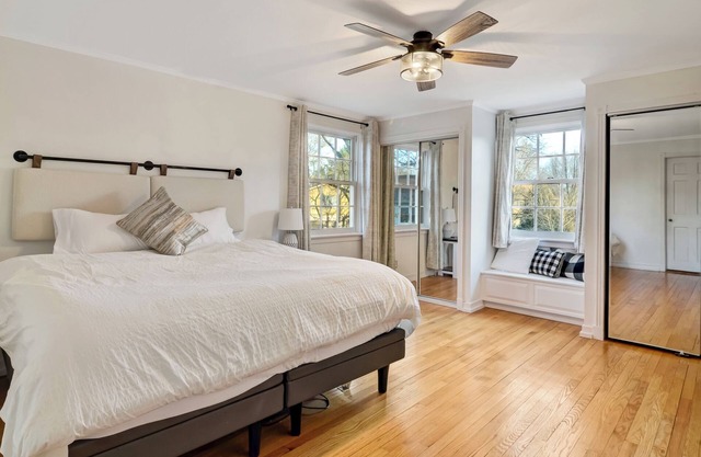 Ravine Retreat: Next to Ogden Gardens, Downtown Valparaiso & Close to the Dunes!