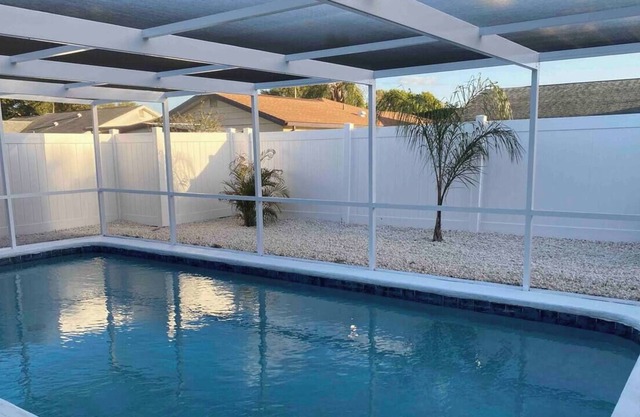 Ray of Sunshine-Pool home near Honeymoon Island