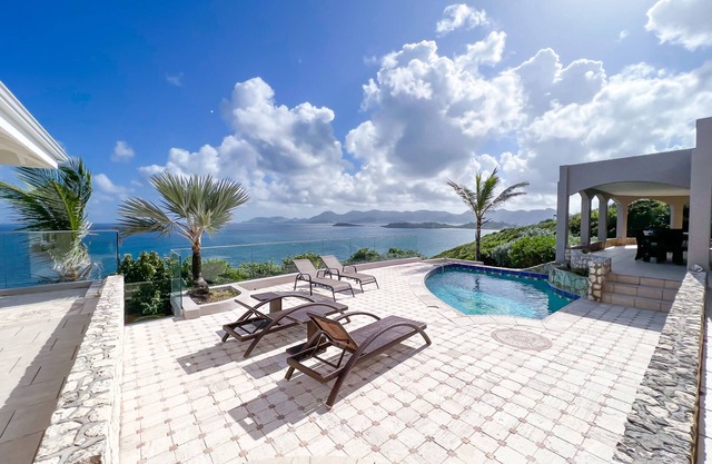 Renovated villa, a haven of peace with an exceptional view, 1 min from the beach