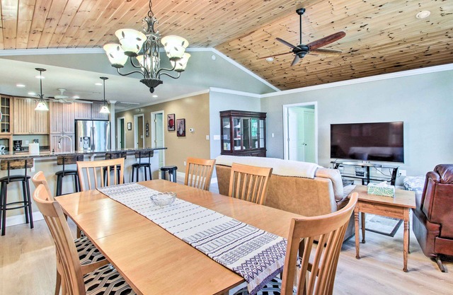 Readfield Retreat w/Lake Maranacook Views!