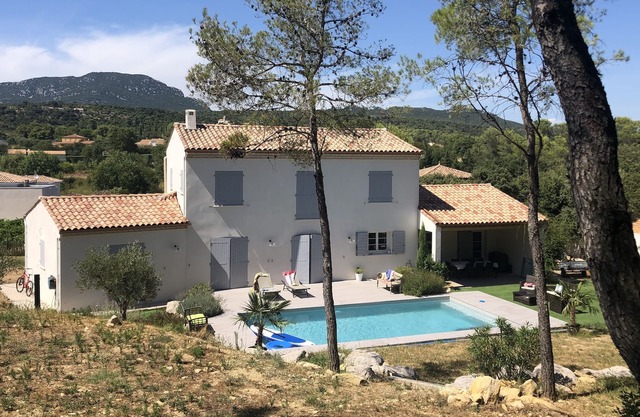 Recent country house with breathtaking view of the Pic Saint Loup
