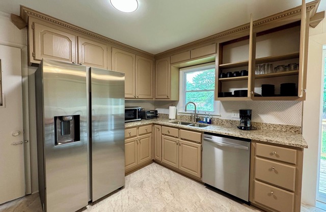 Recently Remodeled, Pet-Friendly Home 10 min from GA Fairgrounds