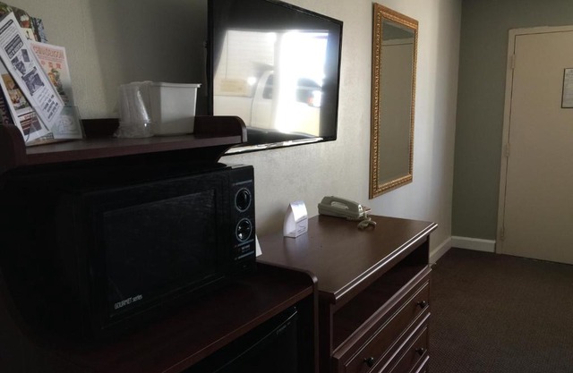 Red Carpet Inn & Suites - Danville