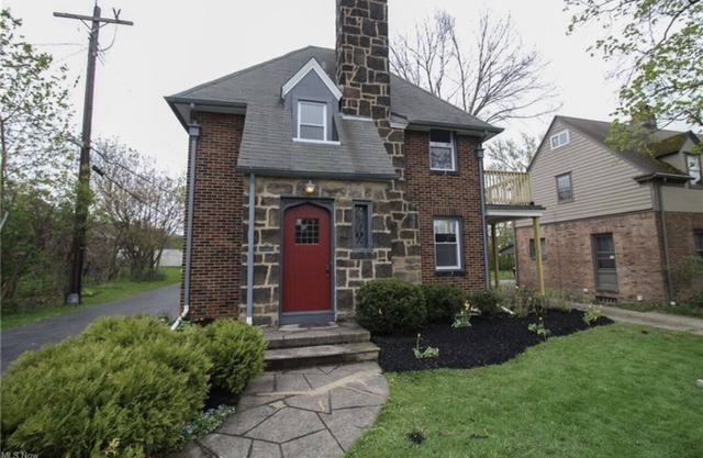 Red Door Tudor in Historic Newport Glen/Mill Creek Park