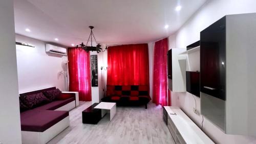 Red Fashion Apartments with Free Parking&Pool