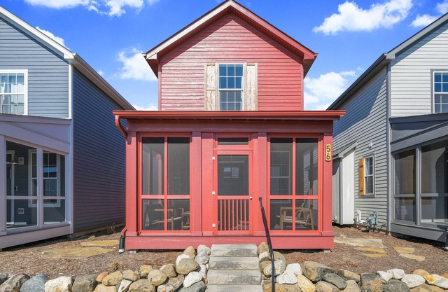 Red Red Wine | 2 Bed, 2.5 Bath