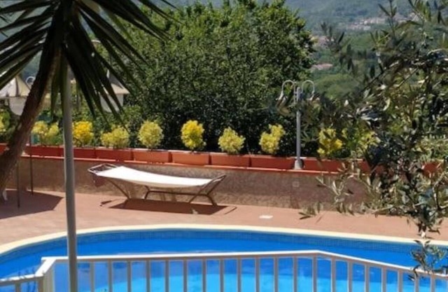 Red - Relaxation near Salerno, Pompeii & Amalfi