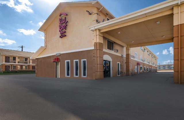 Red Roof Inn & Suites Denton
