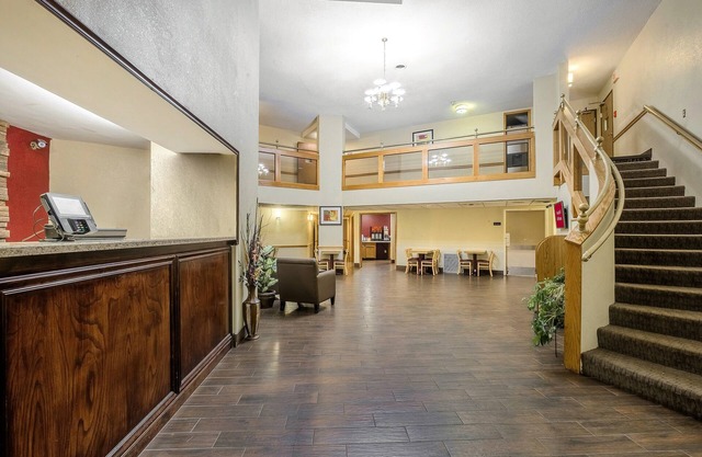 Red Roof Inn & Suites Hermitage