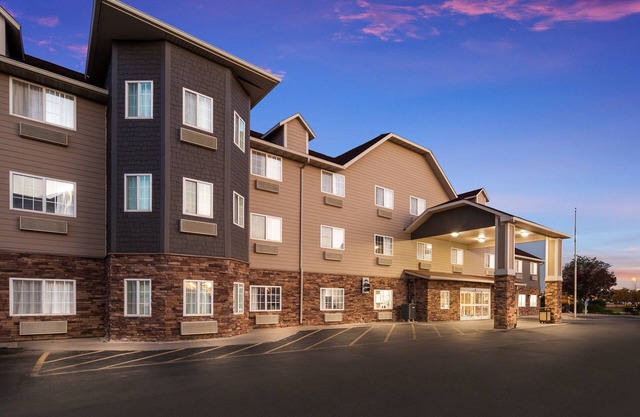 Red Roof Inn & Suites Omaha - Council Bluffs