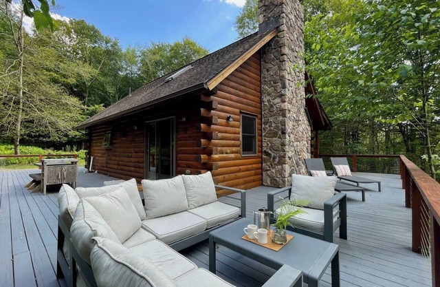 Red Tail Ridge Cabin in North Branch