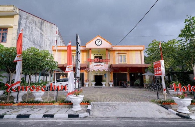 RedDoorz Plus @ Jalan FL Lumban Tobing Sibolga
