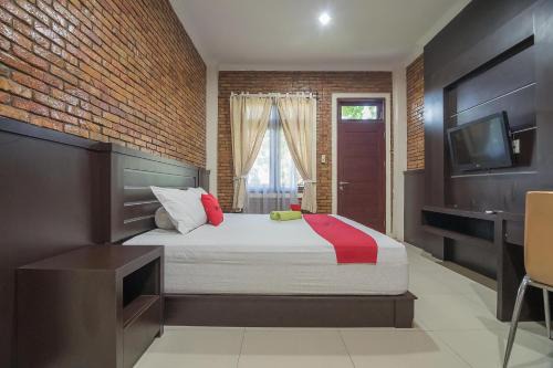 RedDoorz Plus near Cambridge City Square 2 Medan