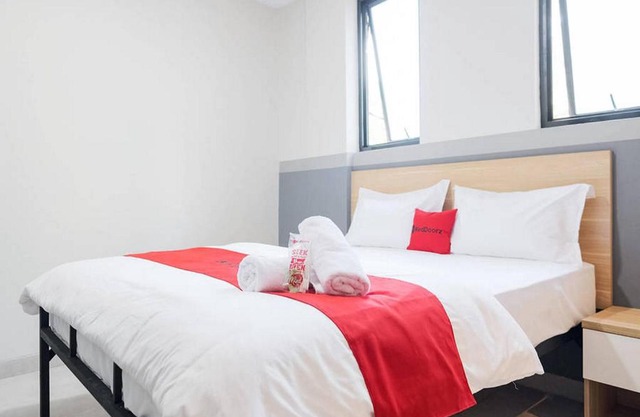 RedDoorz Plus near Taman Anggrek Mall