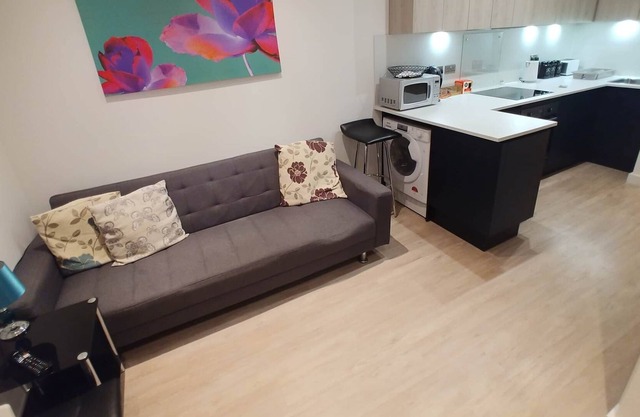 Redhill Central Apartment A