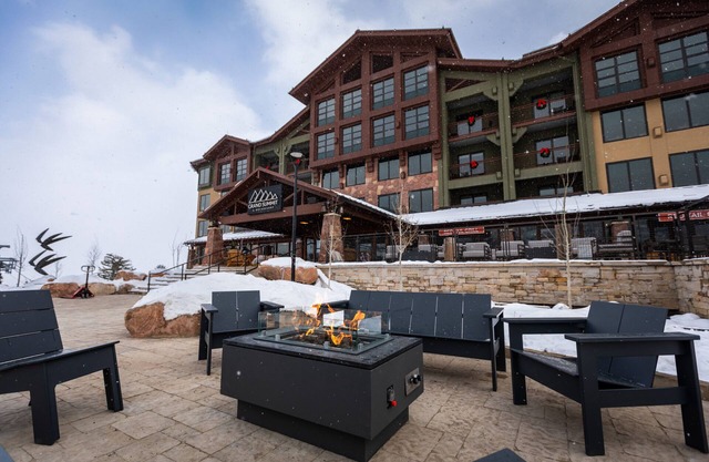 REDUCED FOR LABOR DAY WEEKEND! Grand Summit's Largest 2bd Suite!