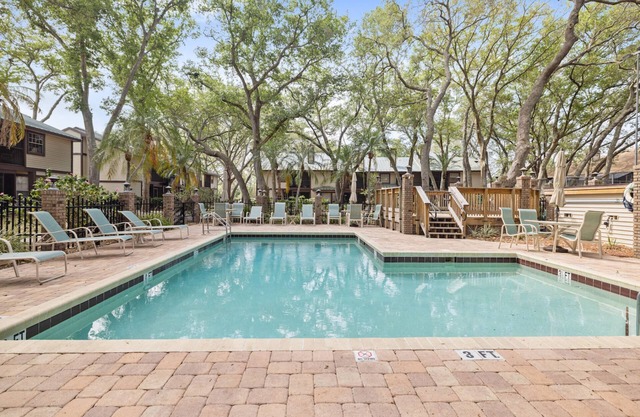 Reduced Price, Beautiful 2/2 Condo 3 Miles to Honeymoon Island Beach and Caladesi Island