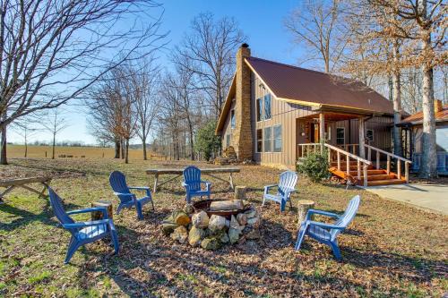 Reel in Fish, Relax By Fire McMinnville Cabin