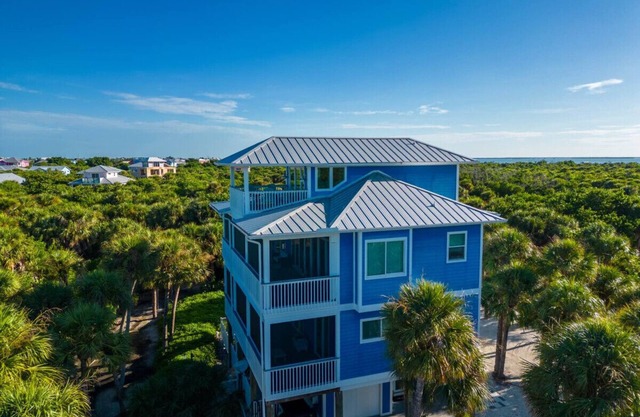 Reel Laxing: Private Pool, Hammocks & Games