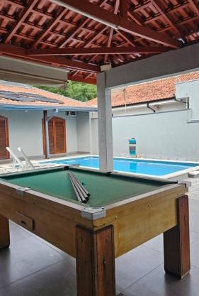 Refúgio com Piscina, Bilhar e Ar Condicionado em Santa Bárbara d'Oeste