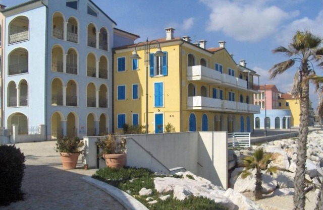 Ref 32 Summer rental – Seafront two bedroom apartment