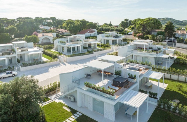 Ref. VM6 Summer Rental – Two Bedroom apartment with sea view, terrace and jacuzzi