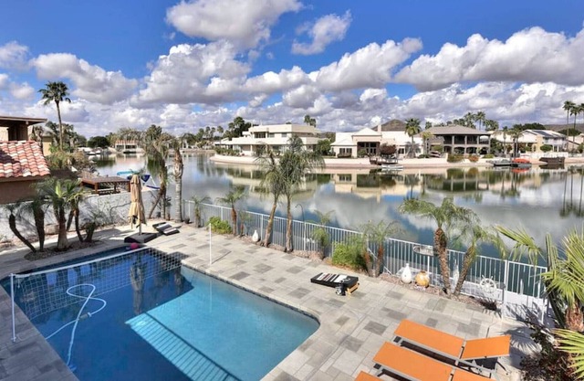Reflections - Contemporary Lakeside Retreat with 4 Bedrooms and Heated Pool