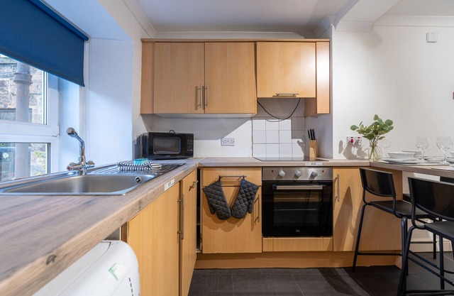 Refreshing Modern Apartment in Glasgow's West End