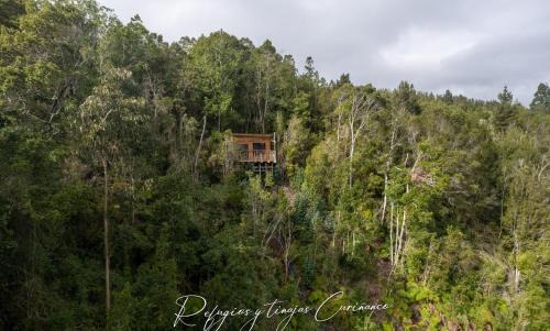 Refugio de montaña con vista al mar