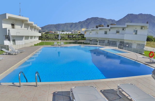 Reina Apartments