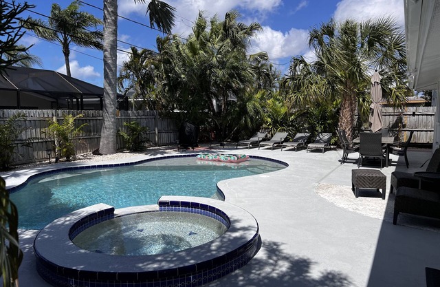 Relax and have some fun in this Salt water heated pool home, 5min walk to beachn