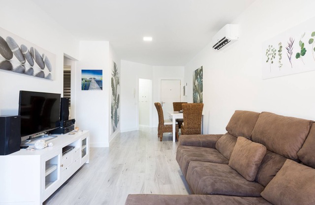 Relax and luxury in front of the sea I
