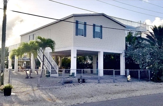 Relax and Play in Paradise - Keys Stilt Home on canal with Bay Access