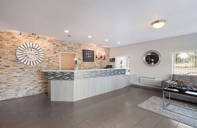 Relax and Unwind! Enjoy Spacious unit w/Kitchen! Free breakfast & Free Parking