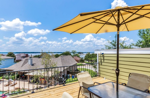 Relax and unwind on the deck with water view of Lake Conroe