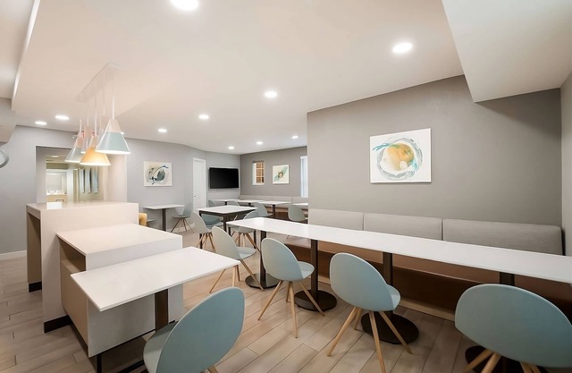 Relax and Unwind! Three Contemporary 2BR Suites with Full Kitchen, Pet-friendly!