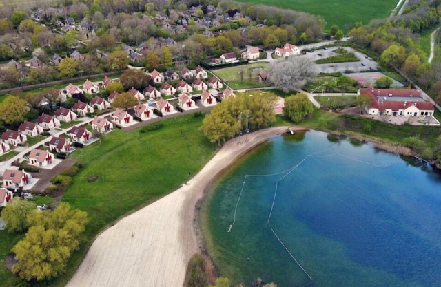 Relax at Groene Heuvels: a spacious, kid-friendly 3-bedroom cottage with private kitchen.