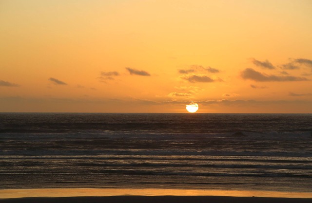 Relax at "Rocky Point" - a private, modern home w/cliff views of the Tasman Sea.