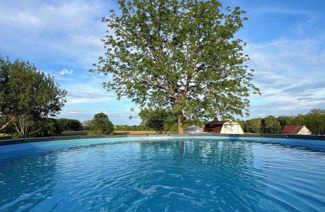 Relax Enjoy Country Living with Hot Tub