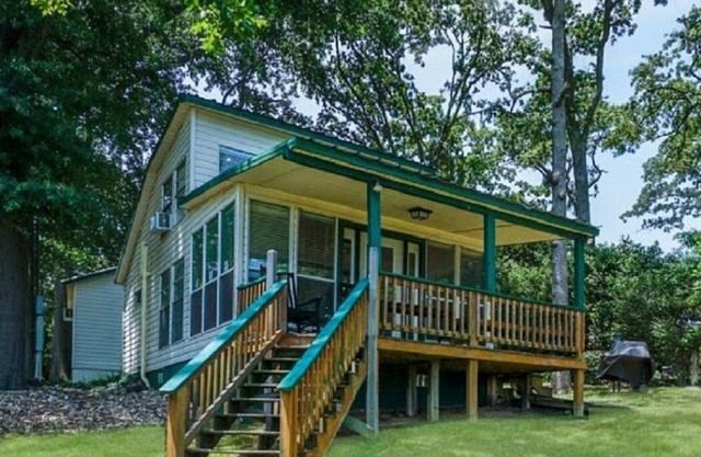 RELAX & ENJOY THE BEAUTY OF LAKE PALESTINE Spectacular Views!