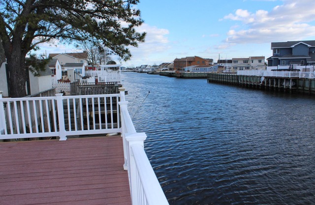 Relax in Beach Haven West and Watch the Boats go By ! Off Season Rentals Avail