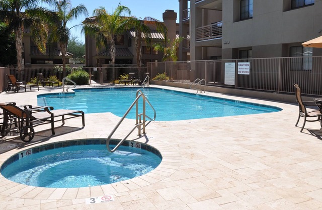 Relax in beautiful and quiet Scottsdale condo. Heated pool/hot tub