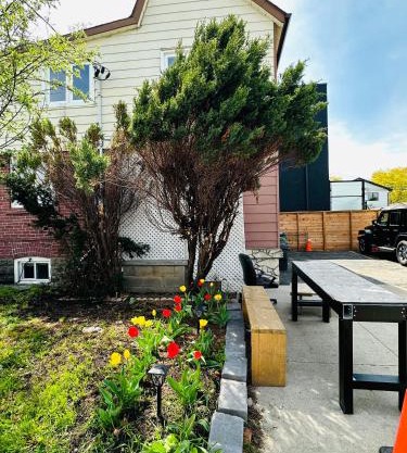 Relax in East York Space Share