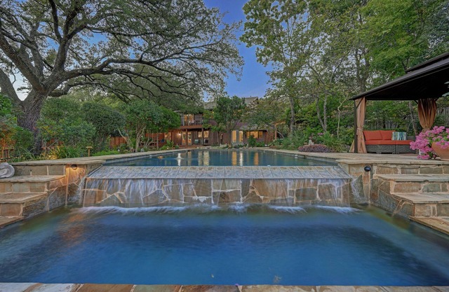 Relax in Nature w/Private Pool and minutes from downtown