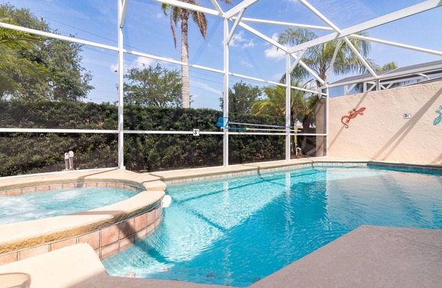 Relax in "Paradise Found Villa" Private Pool/Spa 5 bed/4Bath