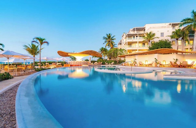 Relax in Style with Pool, Ocean Views, and Private Beach Access in Turks and Cai