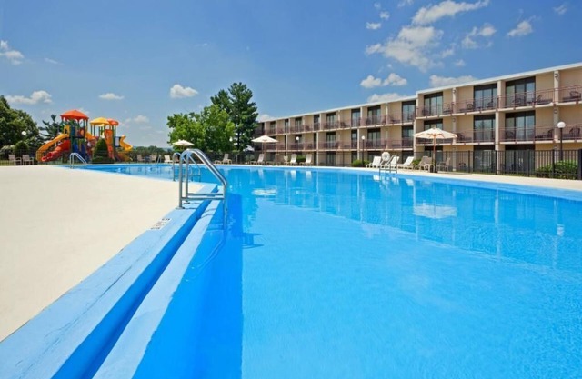 Relax in Spacious Room Near Hersheypark – Fun Family Retreat!